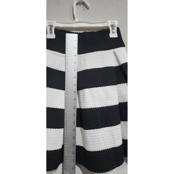 Xhilaration Womens Small Pleated Skirt Black White Striped Thick Texture Mini - Picture 6 of 12